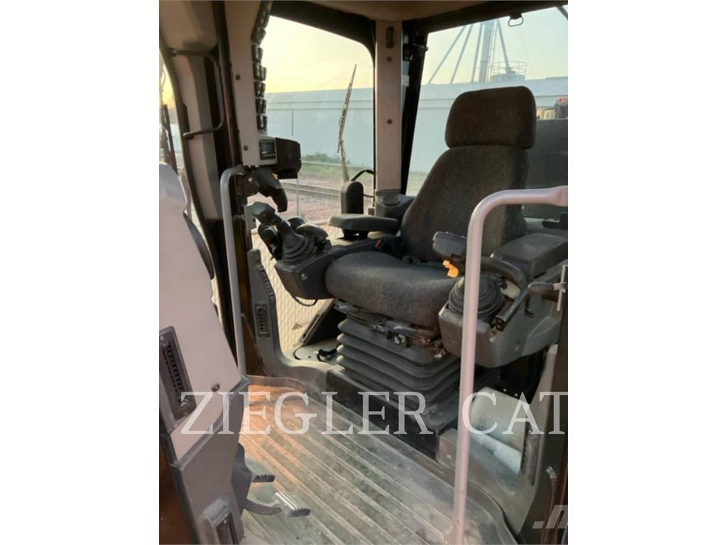 CAT 12M2 معدات تمهيد الطرق
