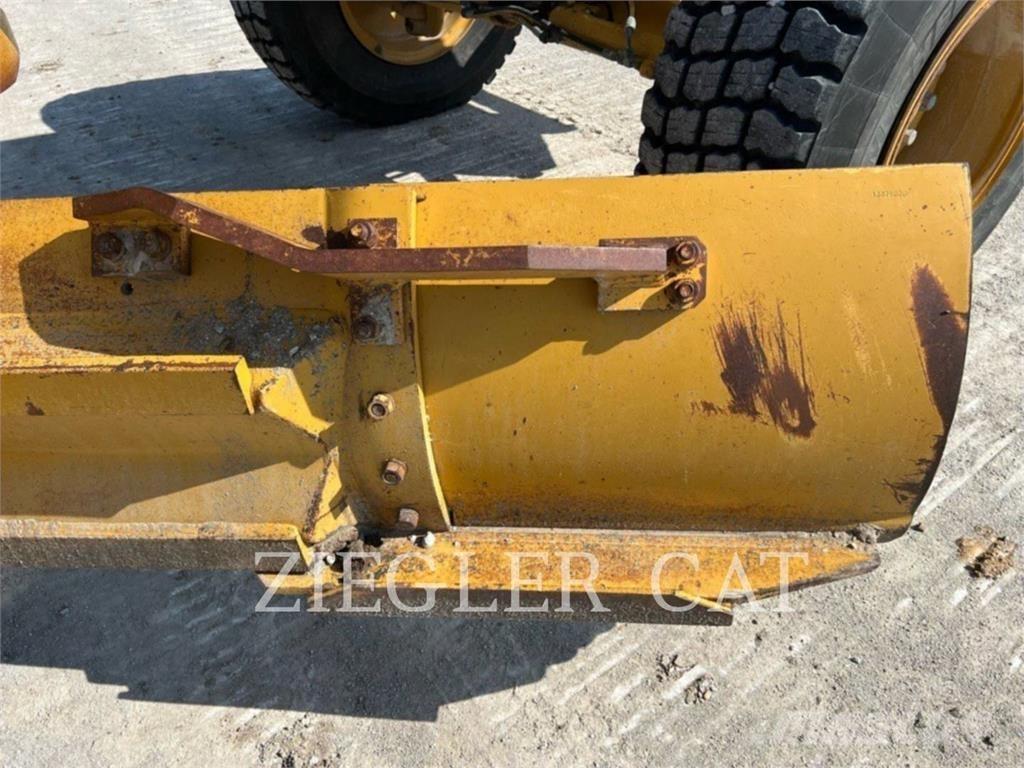CAT 12M2 معدات تمهيد الطرق