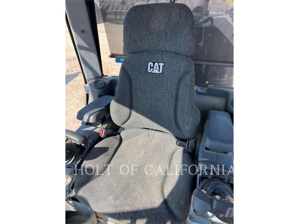 CAT 14 معدات تمهيد الطرق