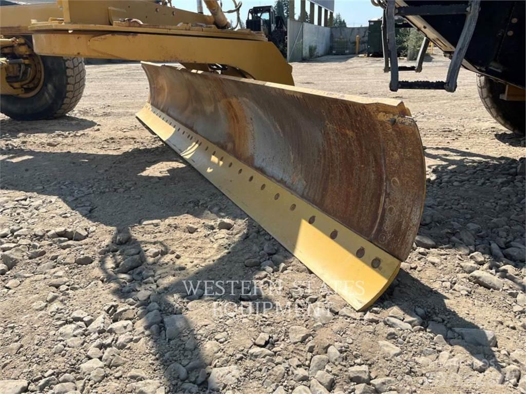 CAT 140 معدات تمهيد الطرق