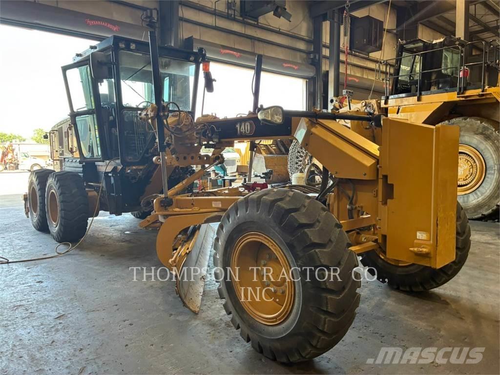 CAT 140 معدات تمهيد الطرق