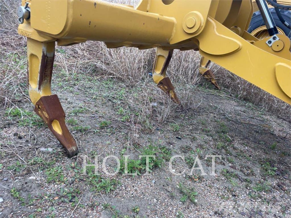 CAT 140 معدات تمهيد الطرق