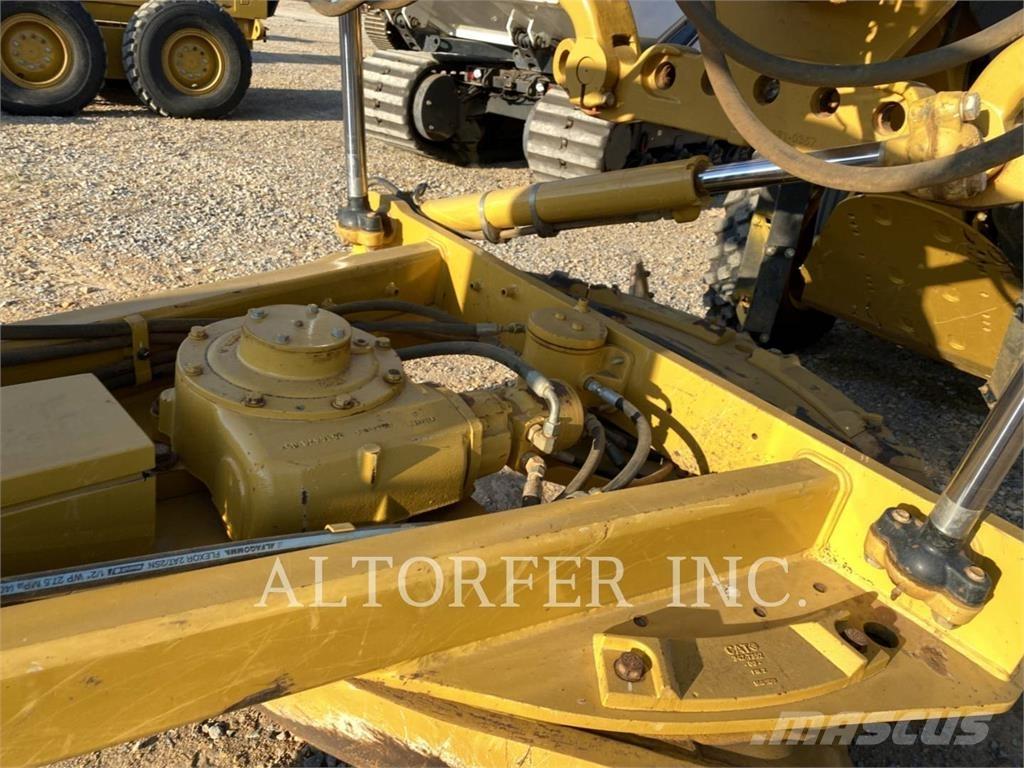 CAT 140 معدات تمهيد الطرق