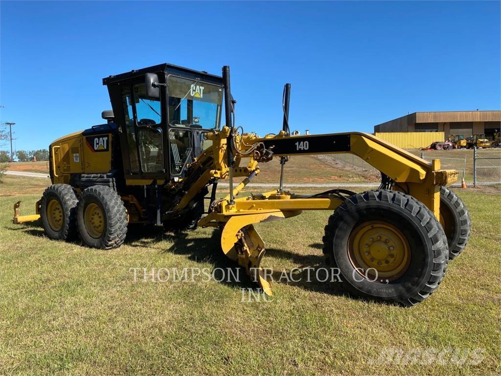 CAT 140 معدات تمهيد الطرق