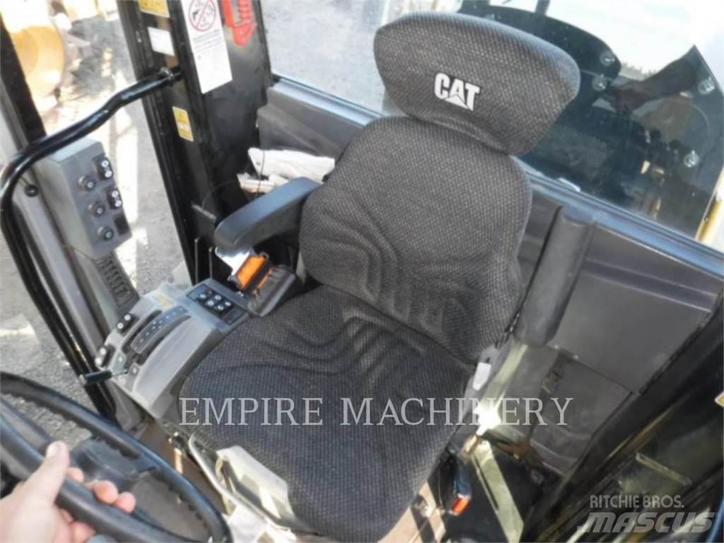 CAT 140-13 معدات تمهيد الطرق