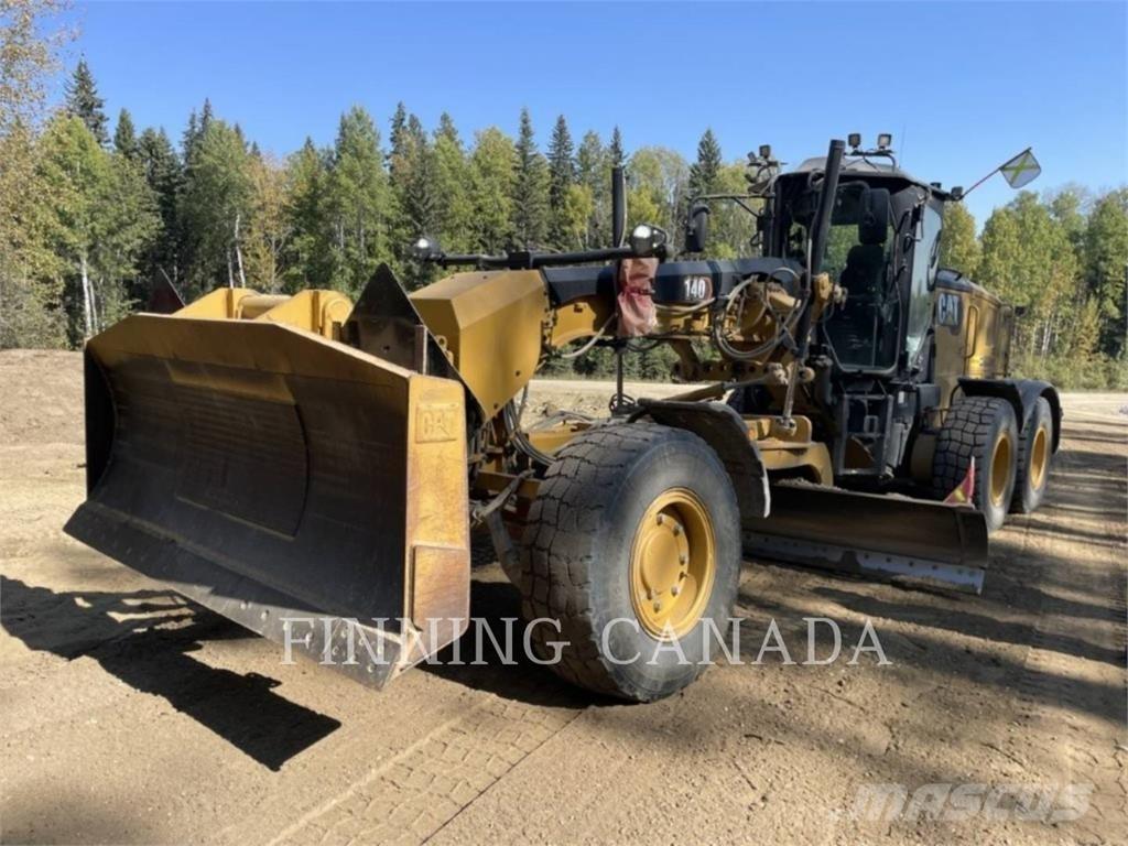 CAT 140-15 AWD معدات تمهيد الطرق