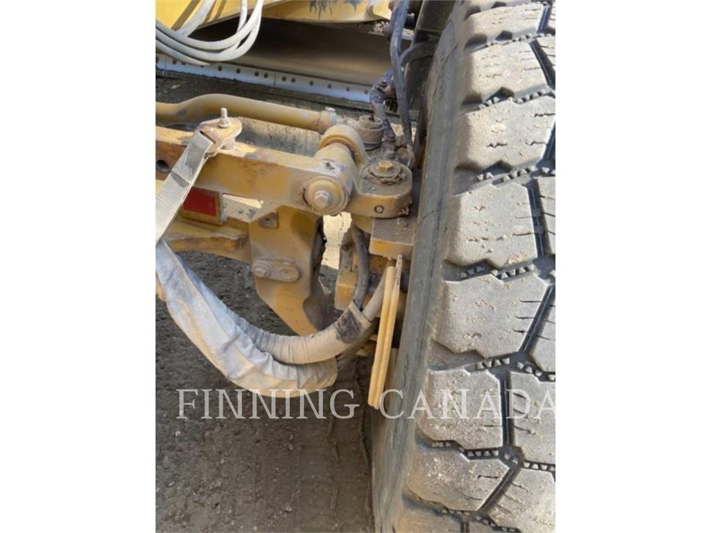 CAT 140-15 AWD معدات تمهيد الطرق