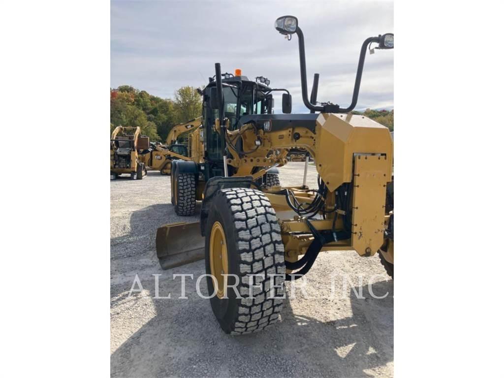 CAT 140-15AWD معدات تمهيد الطرق