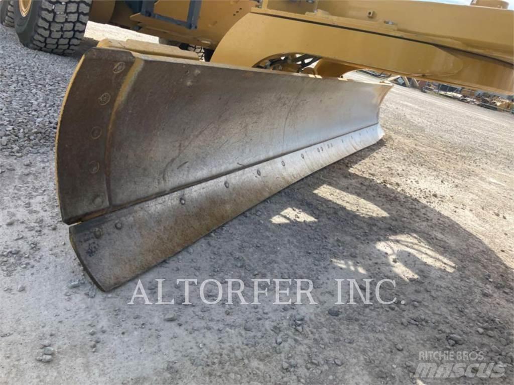 CAT 140-15AWD معدات تمهيد الطرق