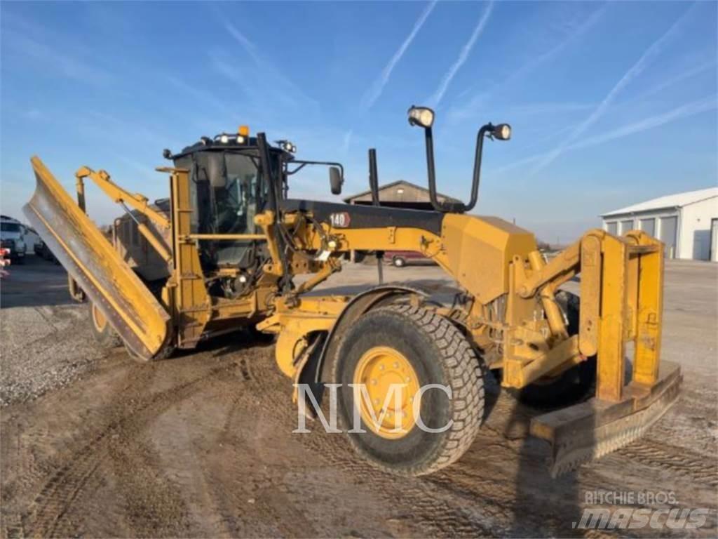 CAT 140-15AWD معدات تمهيد الطرق