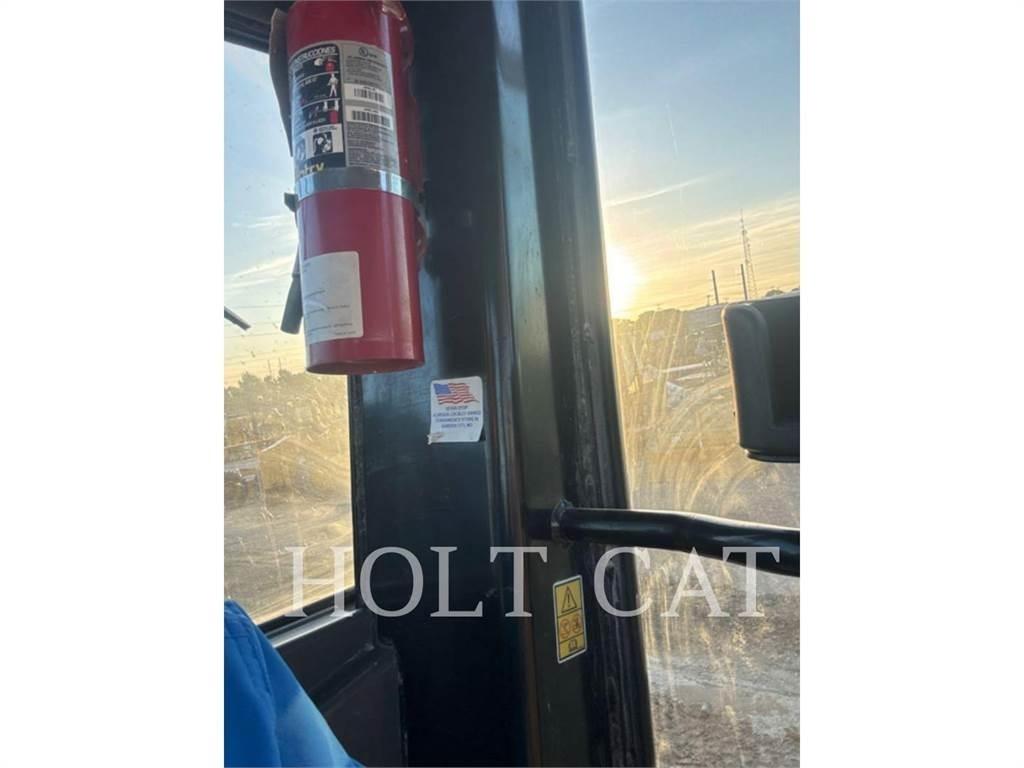 CAT 140 AWD معدات تمهيد الطرق