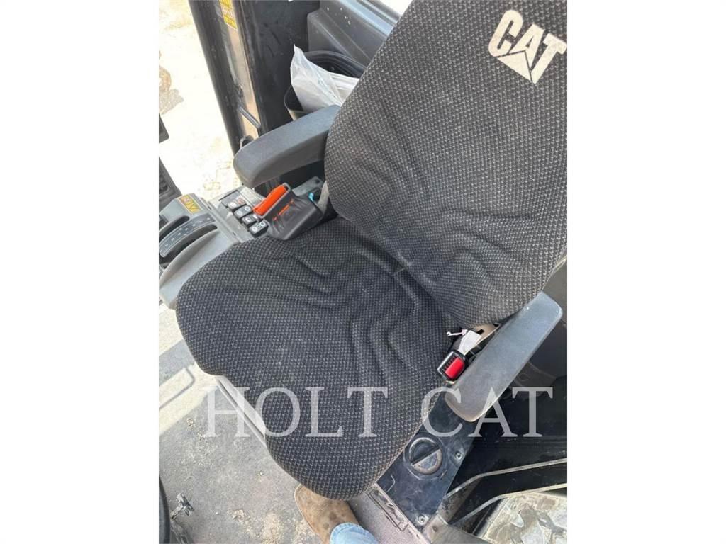 CAT 140 AWD معدات تمهيد الطرق