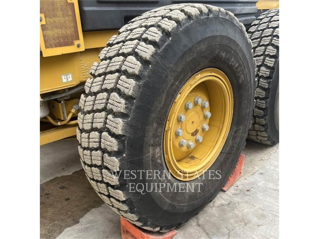 CAT 140 AWD معدات تمهيد الطرق
