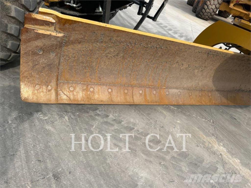 CAT 140 AWD معدات تمهيد الطرق