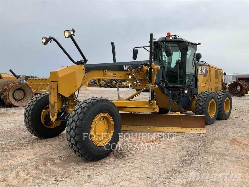CAT 14015AWD معدات تمهيد الطرق