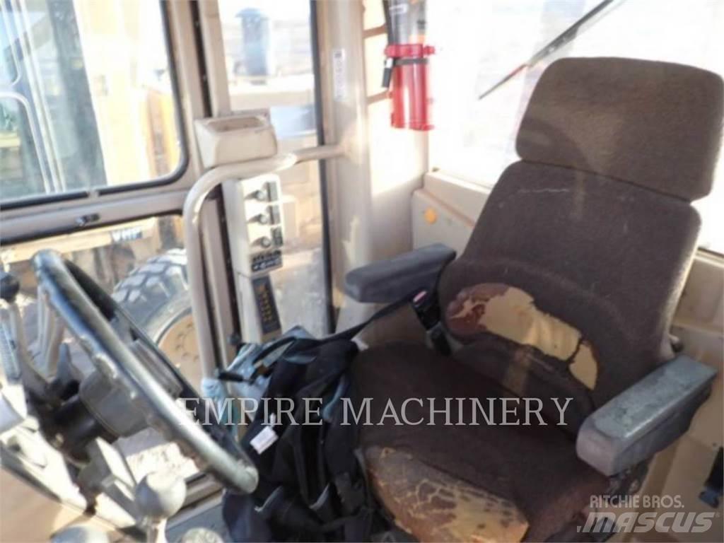 CAT 140H معدات تمهيد الطرق