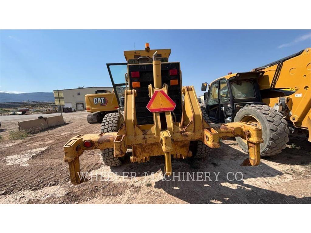 CAT 140H معدات تمهيد الطرق