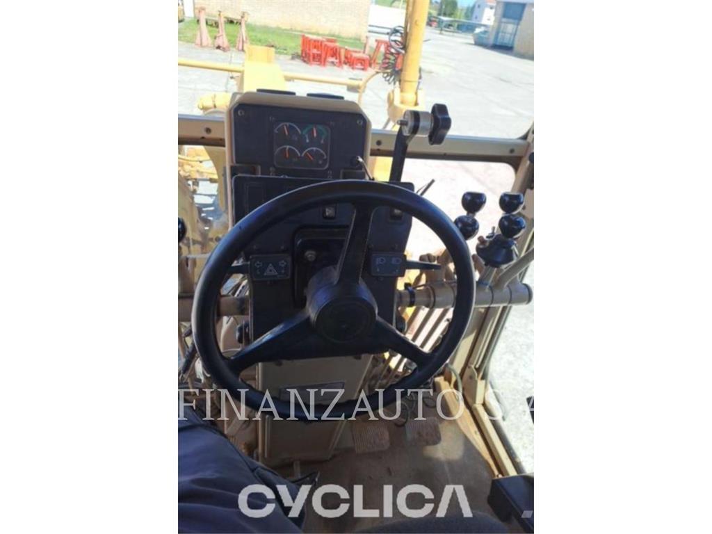 CAT 140H معدات تمهيد الطرق