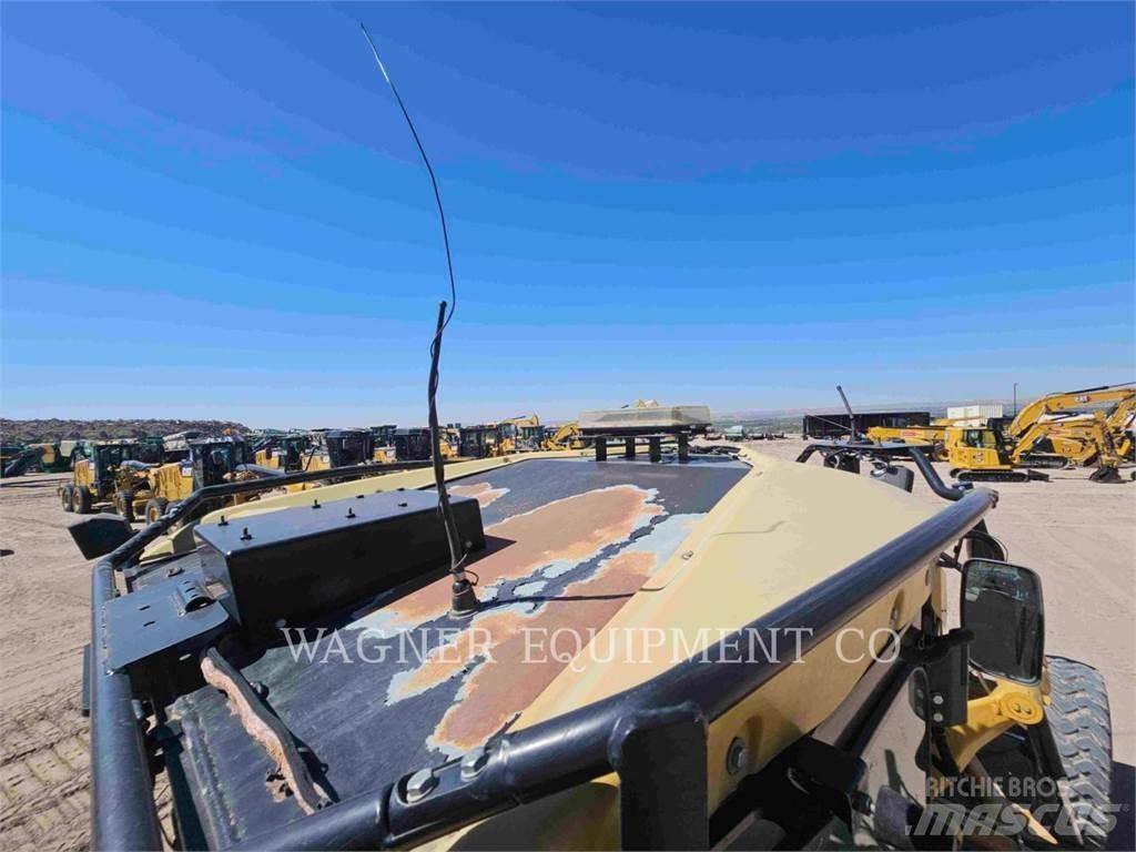 CAT 140M معدات تمهيد الطرق