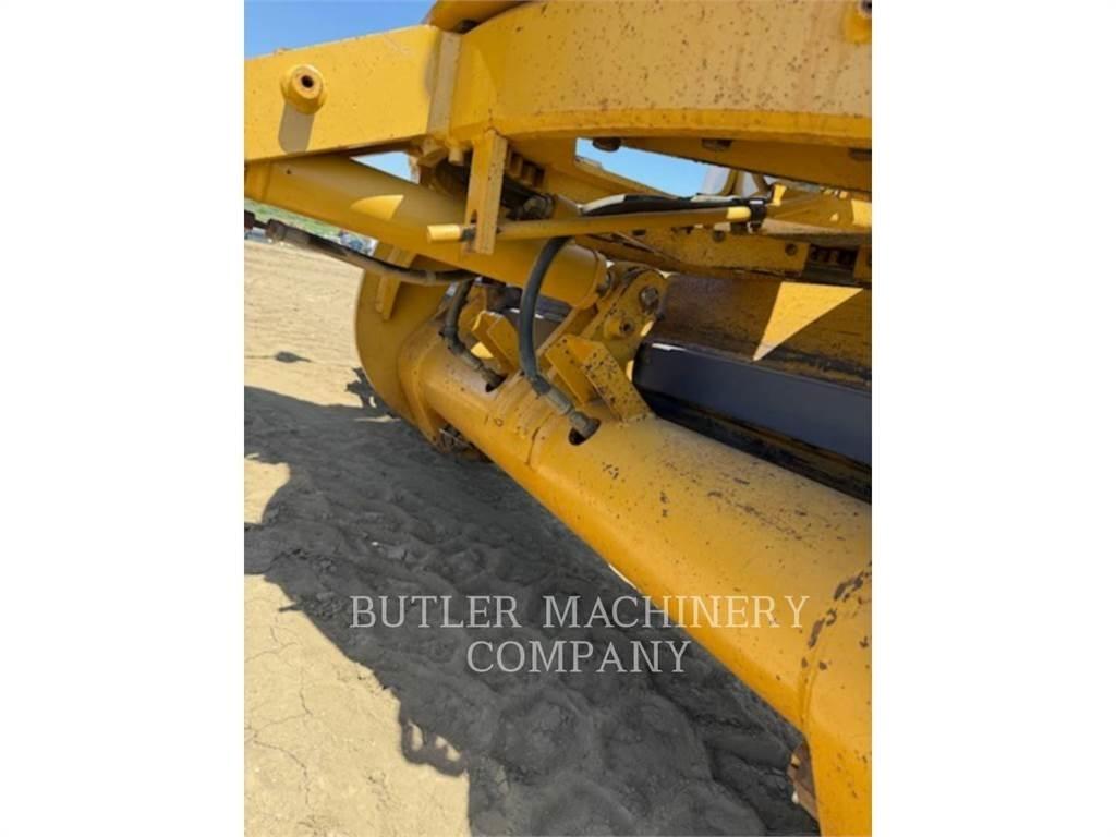 CAT 140M معدات تمهيد الطرق