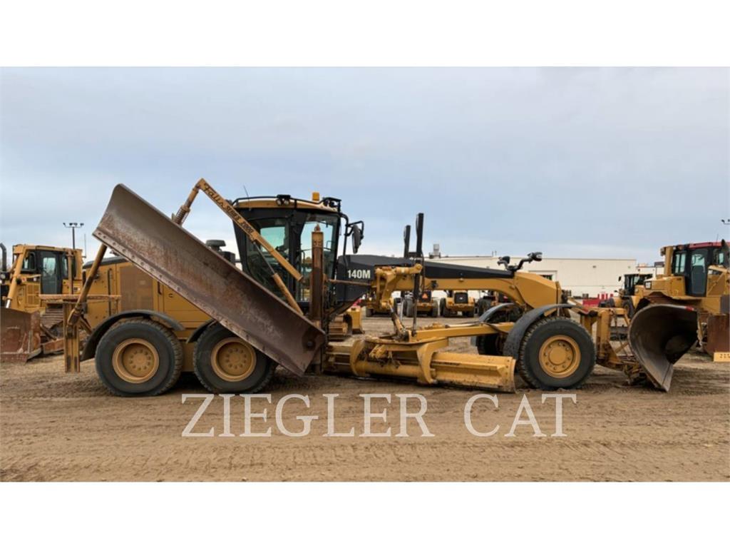 CAT 140M معدات تمهيد الطرق
