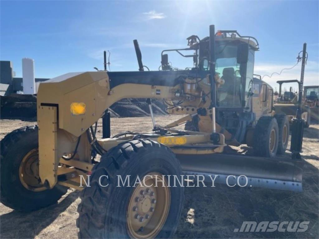 CAT 140M معدات تمهيد الطرق