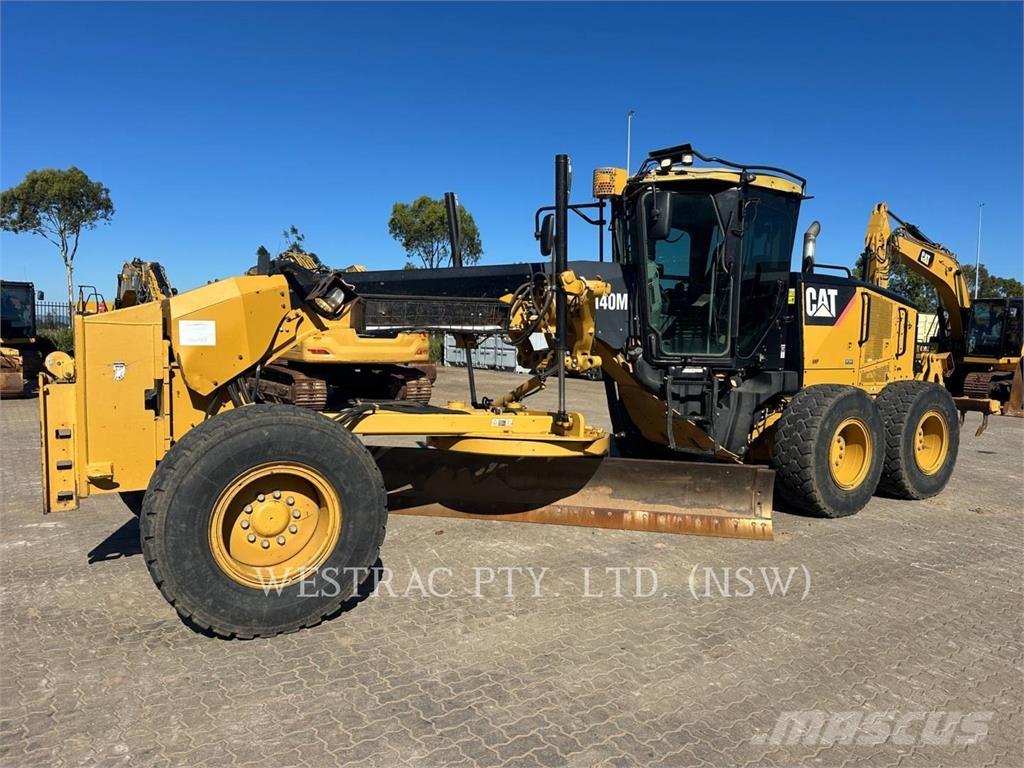 CAT 140M معدات تمهيد الطرق
