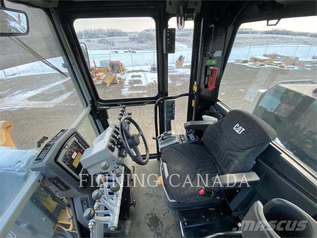 CAT 140M AWD معدات تمهيد الطرق