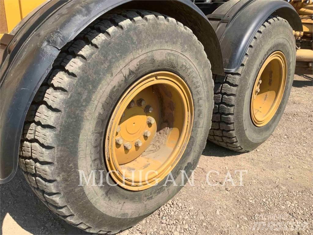 CAT 140M2 AWD معدات تمهيد الطرق
