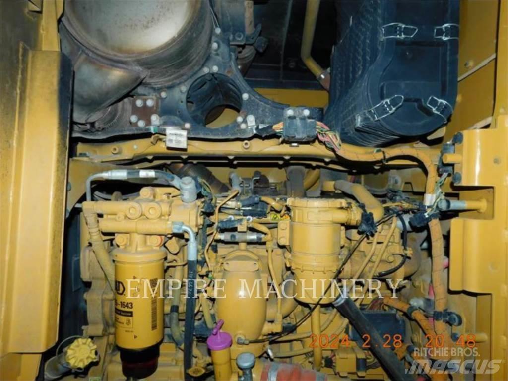 CAT 140M2 AWD معدات تمهيد الطرق