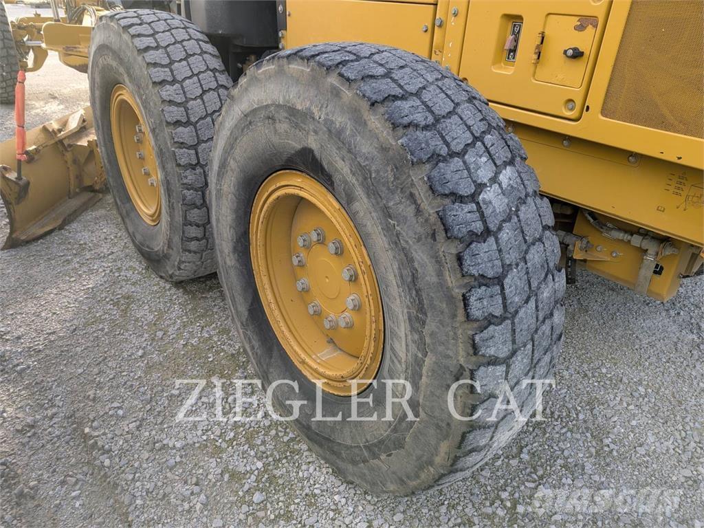 CAT 140M2AWD معدات تمهيد الطرق