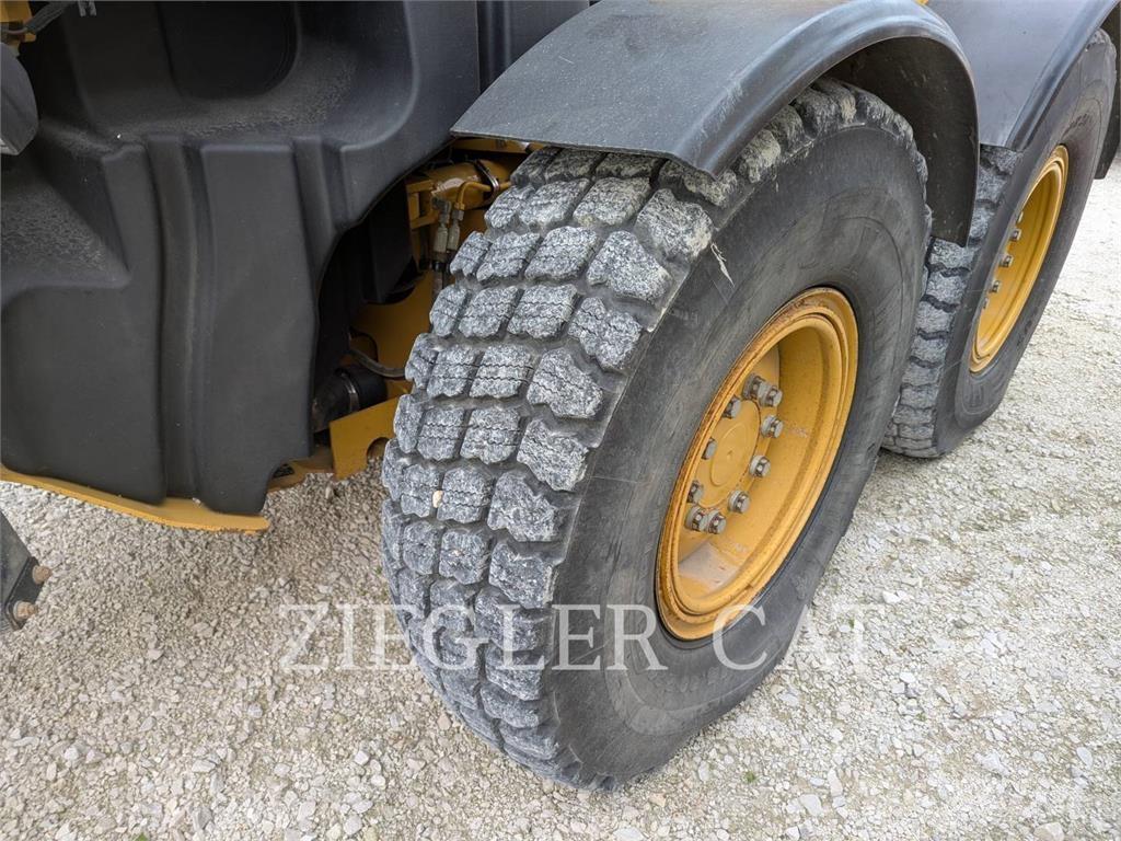 CAT 140M2AWD معدات تمهيد الطرق