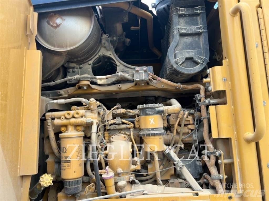 CAT 140M2AWD معدات تمهيد الطرق