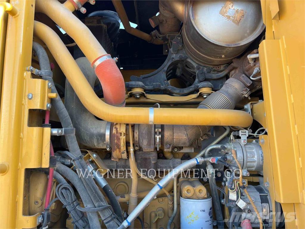 CAT 140M2AWD معدات تمهيد الطرق