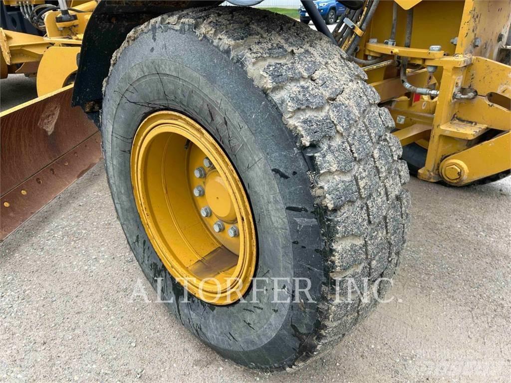 CAT 140M3 معدات تمهيد الطرق
