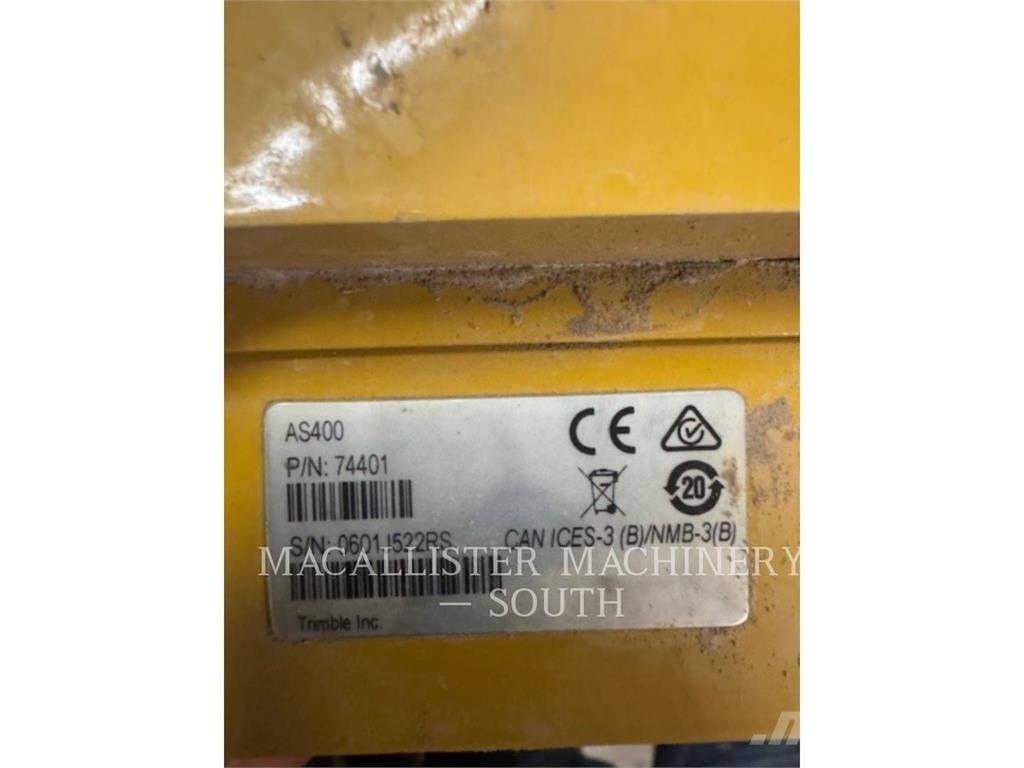 CAT 140M3 معدات تمهيد الطرق