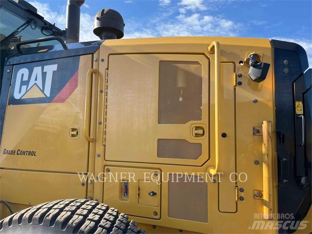 CAT 140M3 AWD معدات تمهيد الطرق