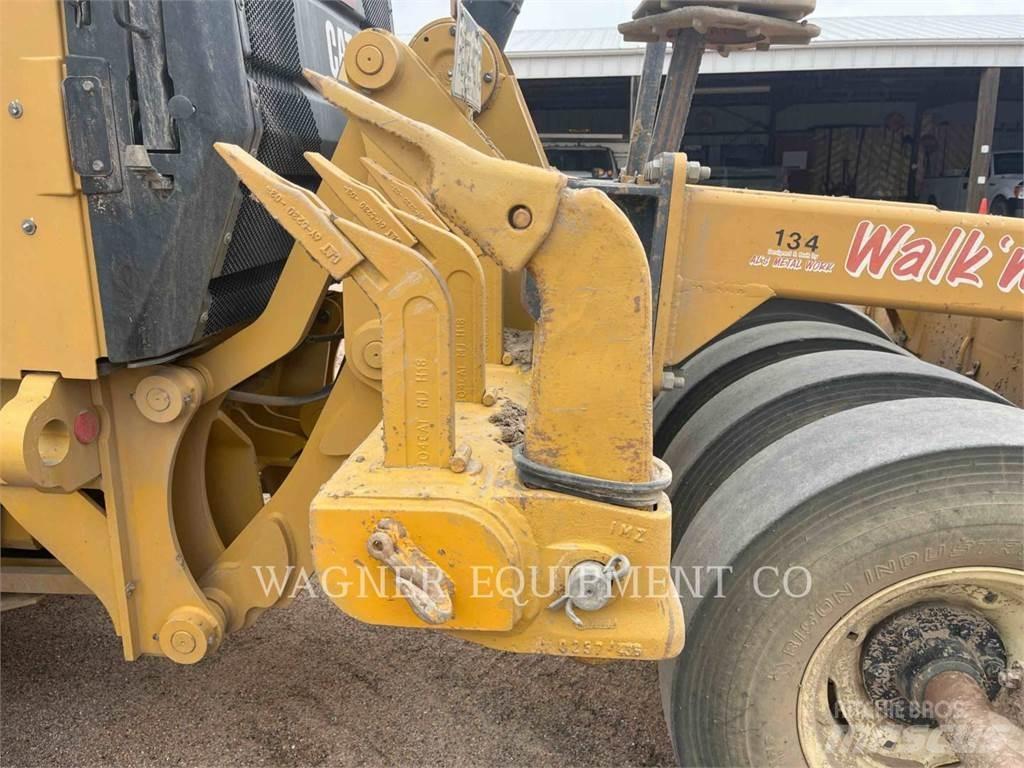 CAT 140M3 AWD معدات تمهيد الطرق