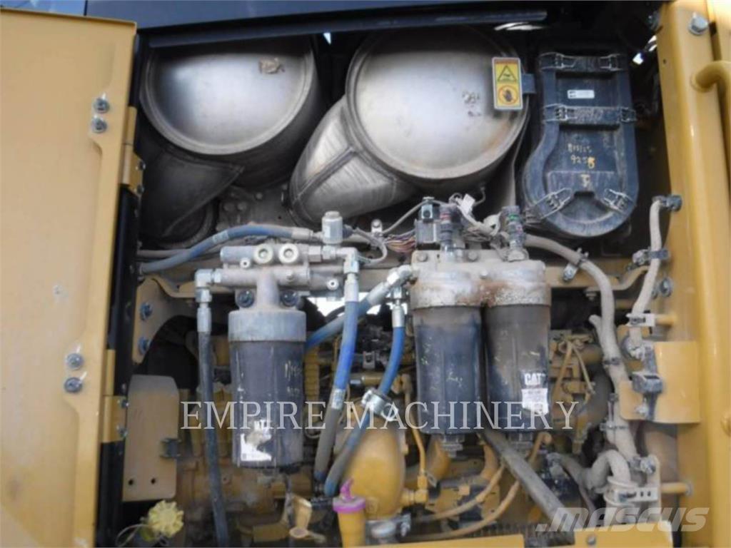 CAT 140M3 AWD معدات تمهيد الطرق