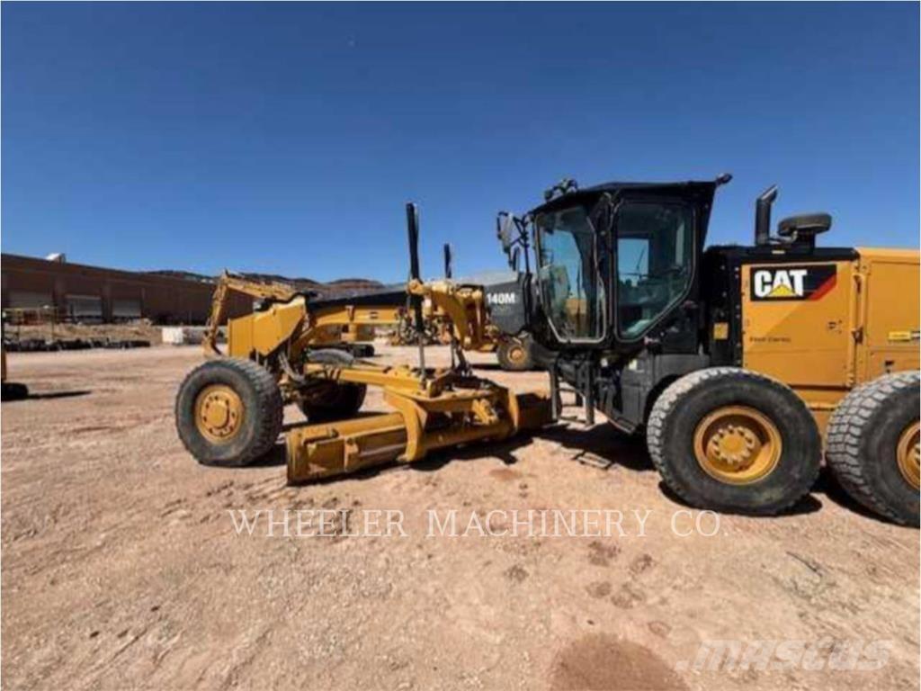 CAT 140M3 AWDX معدات تمهيد الطرق