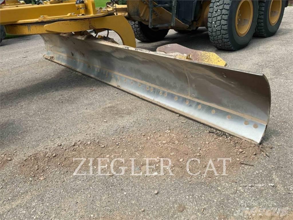 CAT 140M3AWD معدات تمهيد الطرق