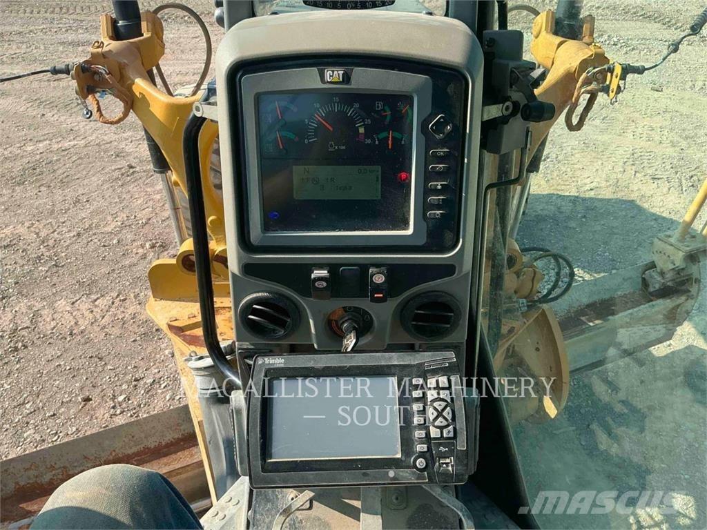 CAT 140M3AWD معدات تمهيد الطرق
