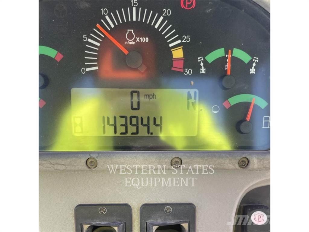 CAT 14M معدات تمهيد الطرق