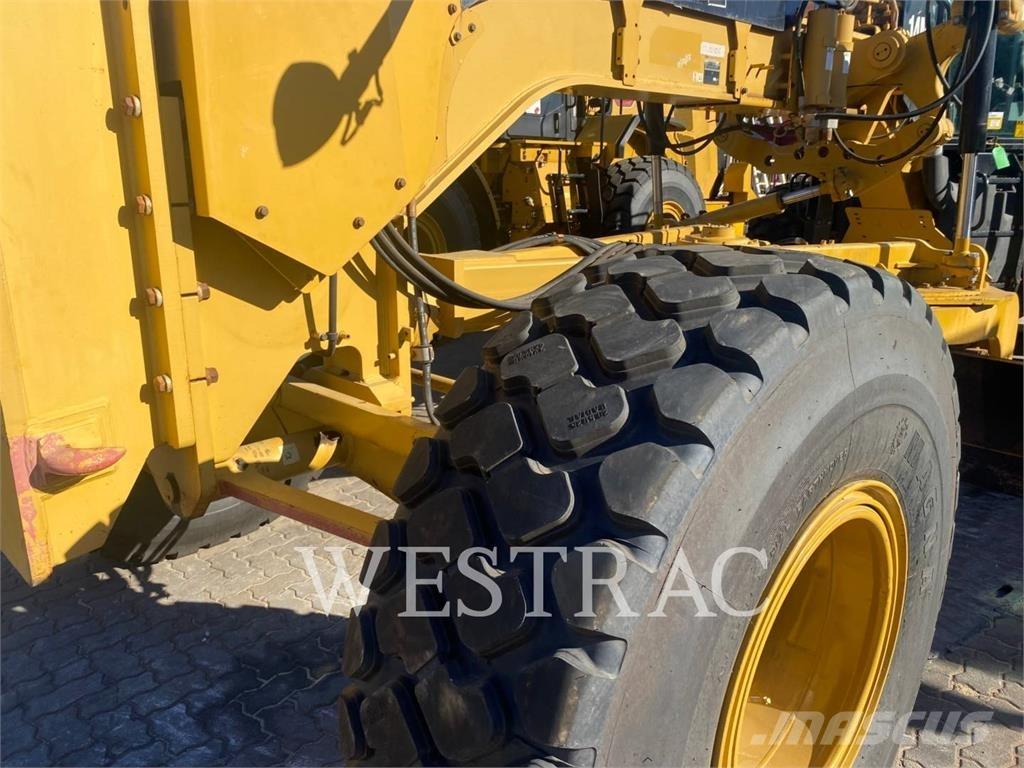CAT 14M معدات تمهيد الطرق