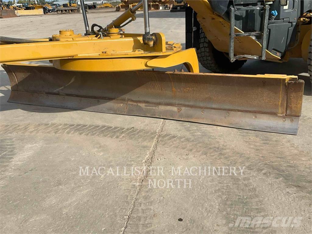 CAT 150 معدات تمهيد الطرق