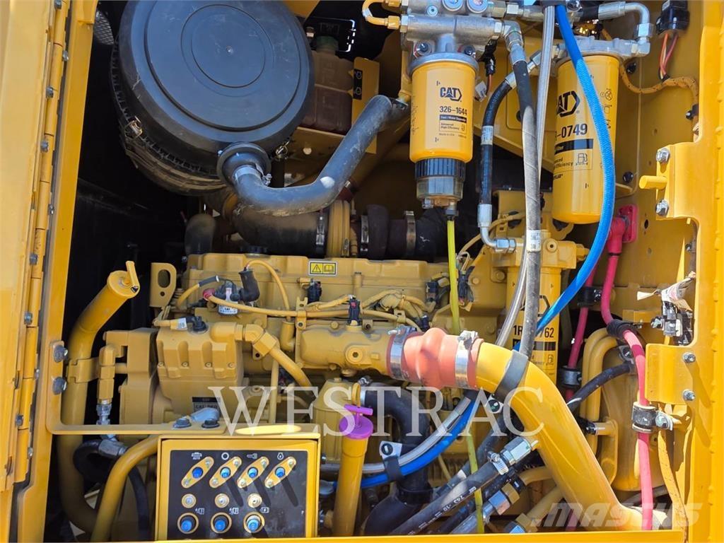 CAT 150-14AWD معدات تمهيد الطرق