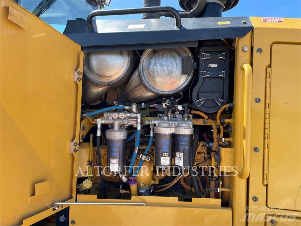 CAT 150-15 معدات تمهيد الطرق