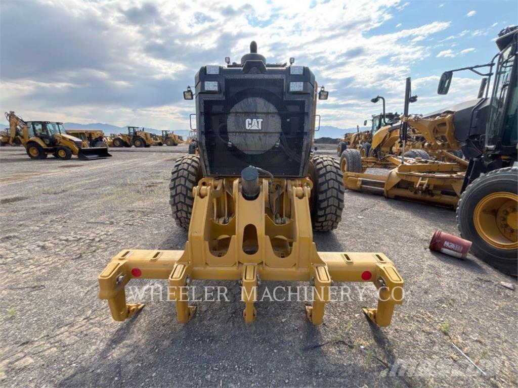 CAT 150 15 معدات تمهيد الطرق