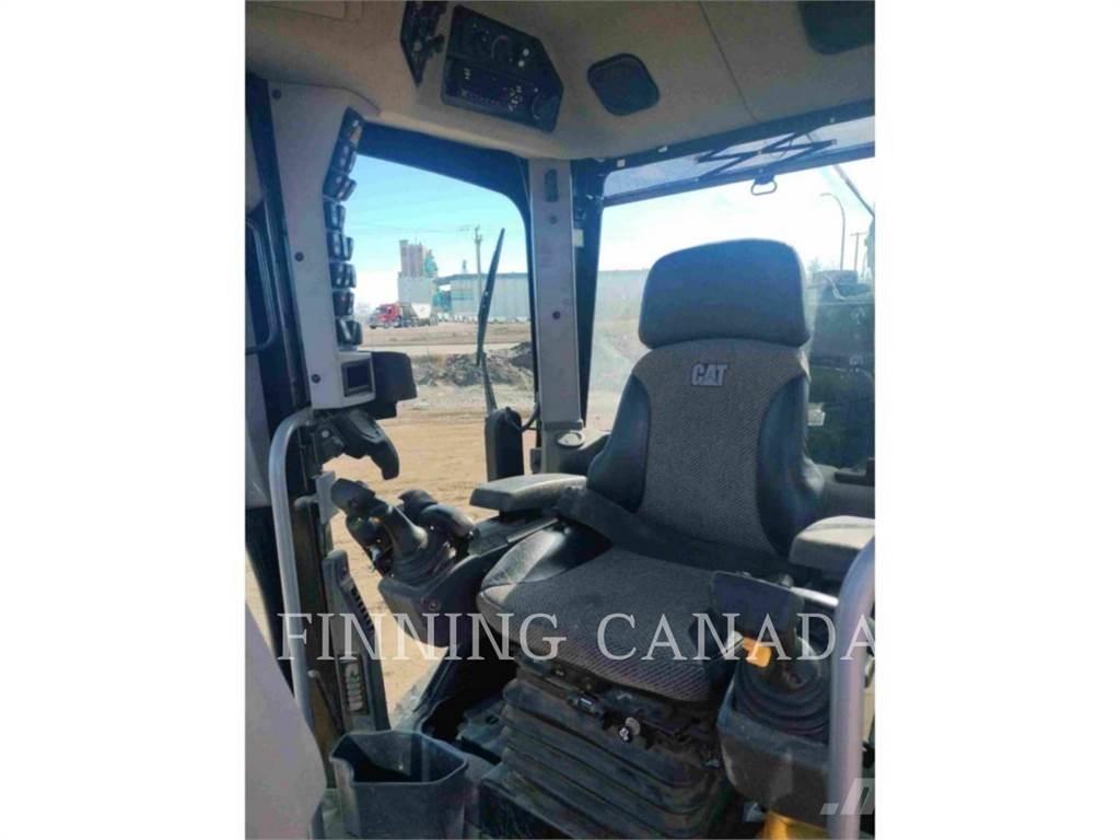 CAT 150-15 معدات تمهيد الطرق