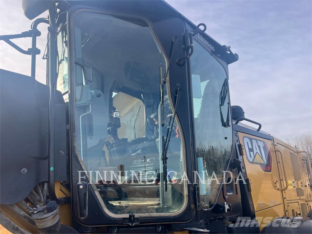 CAT 150-15 AWD معدات تمهيد الطرق
